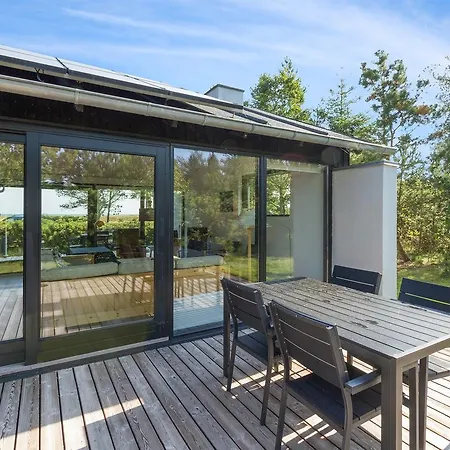 Three-bedroom Holiday In * Hals