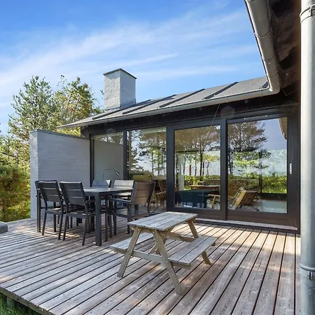 Feriehus Three-bedroom Holiday In *