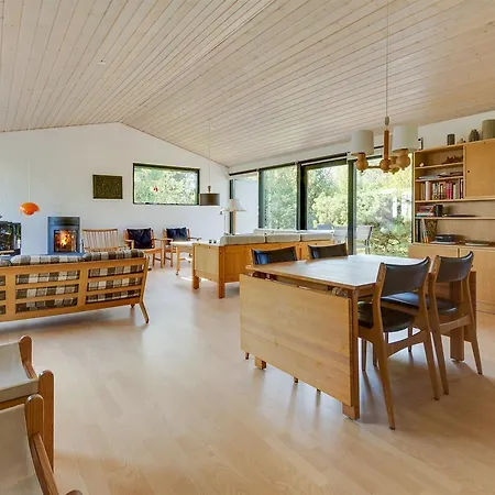 Feriehus Three-bedroom Holiday In *