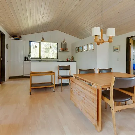 Three-bedroom Holiday In * Hals