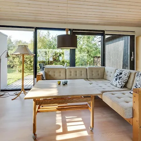 Three-bedroom Holiday In * Hals