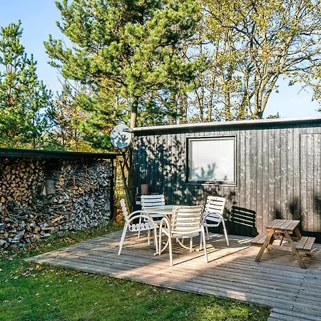 Feriehus Three-bedroom Holiday In Hals