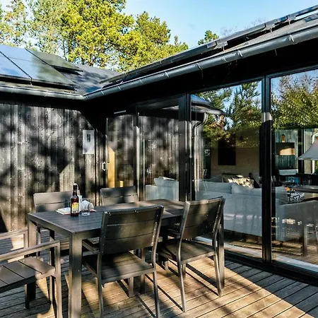 Feriehus Three-bedroom Holiday In Hals