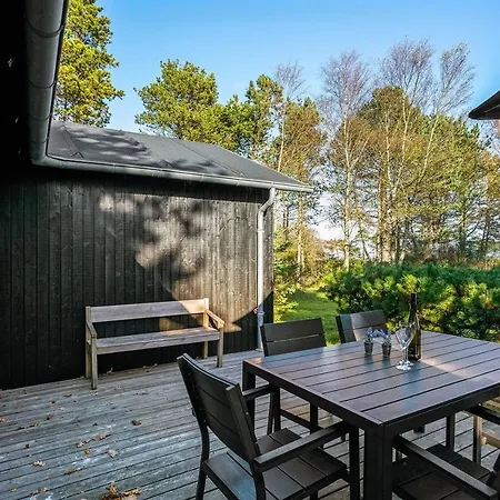Feriehus Three-bedroom Holiday In *