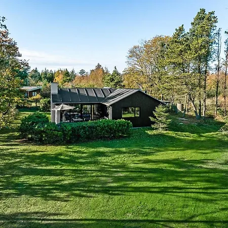 Feriehus Three-bedroom Holiday In Hals