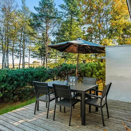 Three-bedroom Holiday In Feriehus *